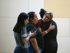 Supporting image for story: Biden demands gun control after 19 children killed in US school shooting