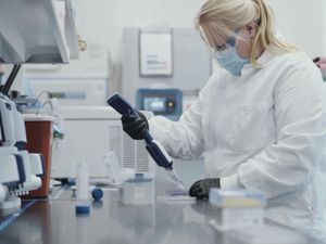 Supporting image for story: How does the Moderna Covid-19 vaccine work?