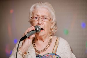 LAST COPYRIGHT SHROPSHIRE STAR JAMIE RICKETTS 29/10/2019 - Karaoke queen Rose Strickland celebrates her 95th Birthday at Horseshoes Inn in Ketley, Telford....