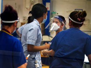 Supporting image for story: Fall in proportion of Covid hospital patients primarily treated for the virus