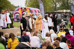 Kind enjoy the entertainment