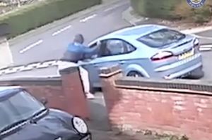 The knifeman stabbed the car passenger through the window