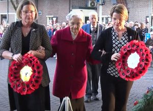 Marietje laying a remembrance wreath, 2023. Picture: SIRIS Asten Someren.