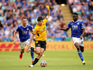 Supporting image for story: Wolves' Raul Jimenez free to play after Mexico withdraw complaint