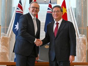 Supporting image for story: Chinese premier agrees with Australia to ‘shelve’ differences as relations thaw
