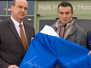 Supporting image for story: World champ helps Dylan funeral fund