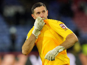 Supporting image for story: Emi Martinez wants Aston Villa to put both halves together 