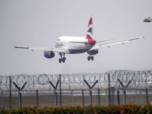 Supporting image for story: US to lift ban on vaccinated UK travellers – reports