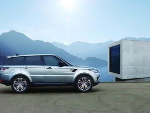 Supporting image for story: Range Rover Sport SD4 is luxurious, but doesn't quite live up to its 'Sport' name tag