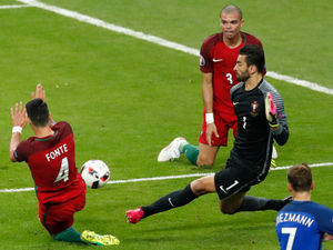 Supporting image for story: Rui Patricio joins Wolves: Fans react on social media