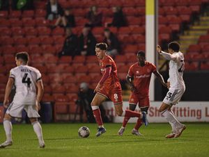 Isaac Hutchinson tries to make something happen (Owen Russell)