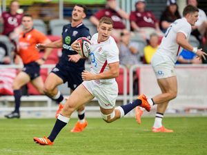 Supporting image for story: England storm past USA after lightning delays
