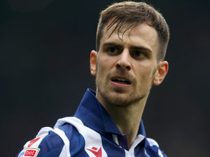 Supporting image for story: West Brom monitor Jayson Molumby after minor foot problem