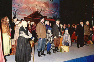 Fiddler on the Roof in 1987 – Freda is in a blue scarf