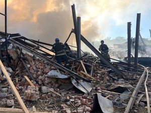 Supporting image for story: Russian missile attack kills policeman and wounds 73 in Zelensky’s hometown