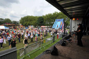 Supporting image for story: 30,000 fans enjoy Wolvestock country music festival