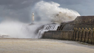 Mike Warrender – Storm Amy at Porthcawl Lighthouse