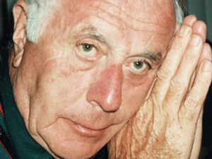 Supporting image for story: Last Coronation duty survivor Glyn dies at 92