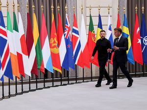 Supporting image for story: Macron says 26 countries pledge to deploy troops to Ukraine after fighting ends