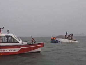 Supporting image for story: Tourist boat capsizes in Vietnam leaving 34 dead