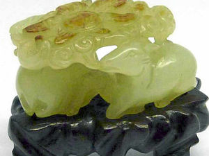 Supporting image for story: Collection found in house fetches £40k