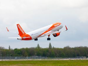 Supporting image for story: EasyJet to ask shareholders for £1.2bn after rejecting takeover bid