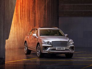 Supporting image for story: Bentley reveals new Bentayga with updated styling and technology
