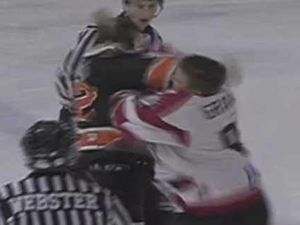 Supporting image for story: Telford Tigers star Andreas Maslovkis scraps it out with Basingstoke's Graham