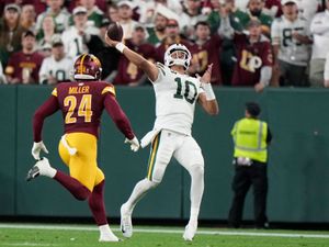 Supporting image for story: Green Bay Packers hold off Washington Commanders 27-18
