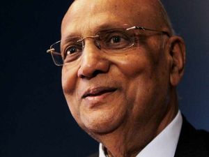 Supporting image for story: Wolverhampton University chancellor and steel magnate Lord Paul dies, aged 94