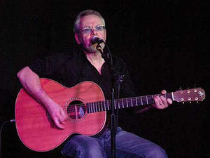 Supporting image for story: Teen idol Nik Kershaw gets crowd singing