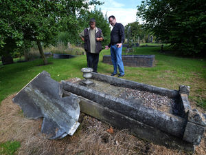 Supporting image for story: Victoria Cross grave 'was damaged by lawnmower'