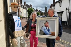 Artist Tim Bingham showing a painting of the Cockney Rebel 'Steve Harley' to Elizabeth Stoll