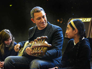 Supporting image for story: Former Stone Roses guitarist teaches Oldbury children to follow their dreams