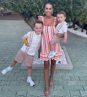 37-year-old Amy Pitt and her two kids. Picture: Kennedy News and Media