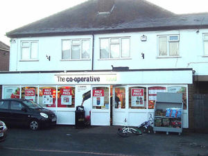Supporting image for story: Masked pair in 19th raid on convenience stores