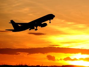 Supporting image for story: Flights hit by delays after UK air traffic control technical fault