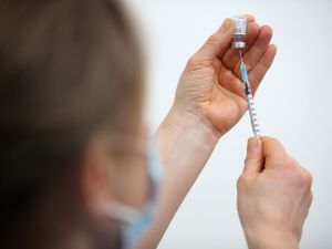 Supporting image for story: Covid-19 vaccine booster programme extended to over-40s