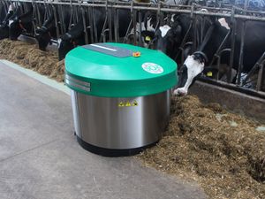 Supporting image for story: Robotic feeder with invisible transponder technology to move rations