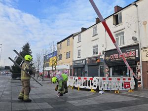 Supporting image for story: Watch: Firefighters called to blaze at flat on West Bromwich High Street as buses diverted