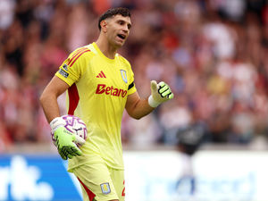 Supporting image for story: Aston Villa star Emi Martinez set to miss out on Manchester United move