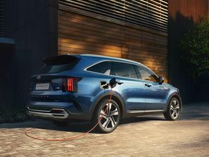 Supporting image for story: New Kia Sorento plug-in hybrid detailed ahead of 2021 launch