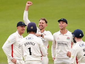 Supporting image for story: Lancashire restrict Worcestershire to boost County Championship survival hopes