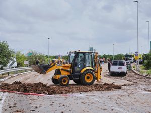 Supporting image for story: Houthi missile halts flights in Israel hours before officials vote on Gaza plans
