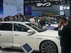 Supporting image for story: EU threatens to raise tariffs on Chinese electric car imports