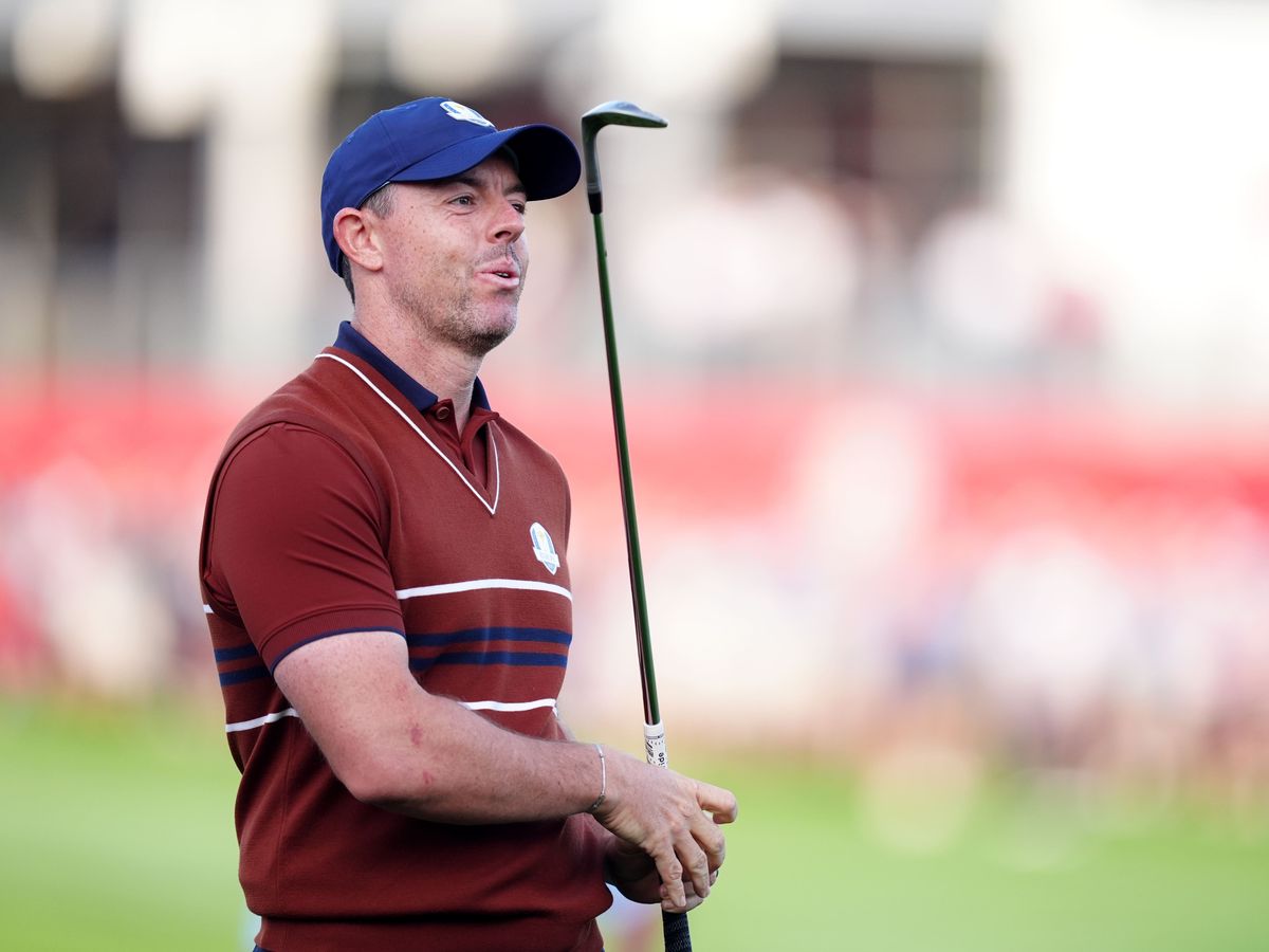 Rory McIlroy targeted by home fans on &lsquo;really challenging&rsquo; day