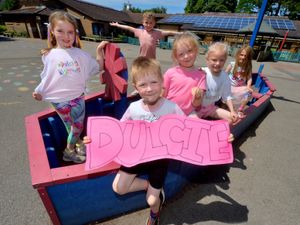 Supporting image for story: Brave cancer girl Dulcie turns six with support from classmates and across the world
