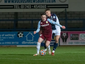 Supporting image for story: Aston Villa's Louie Barry set for Swindon Town loan