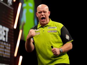 Supporting image for story: Michael van Gerwen and Michael Smith move into European Championship last 16
