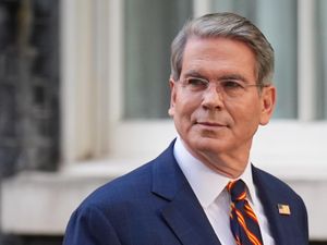 Supporting image for story: Reeves and US counterpart Bessent meet finance chiefs